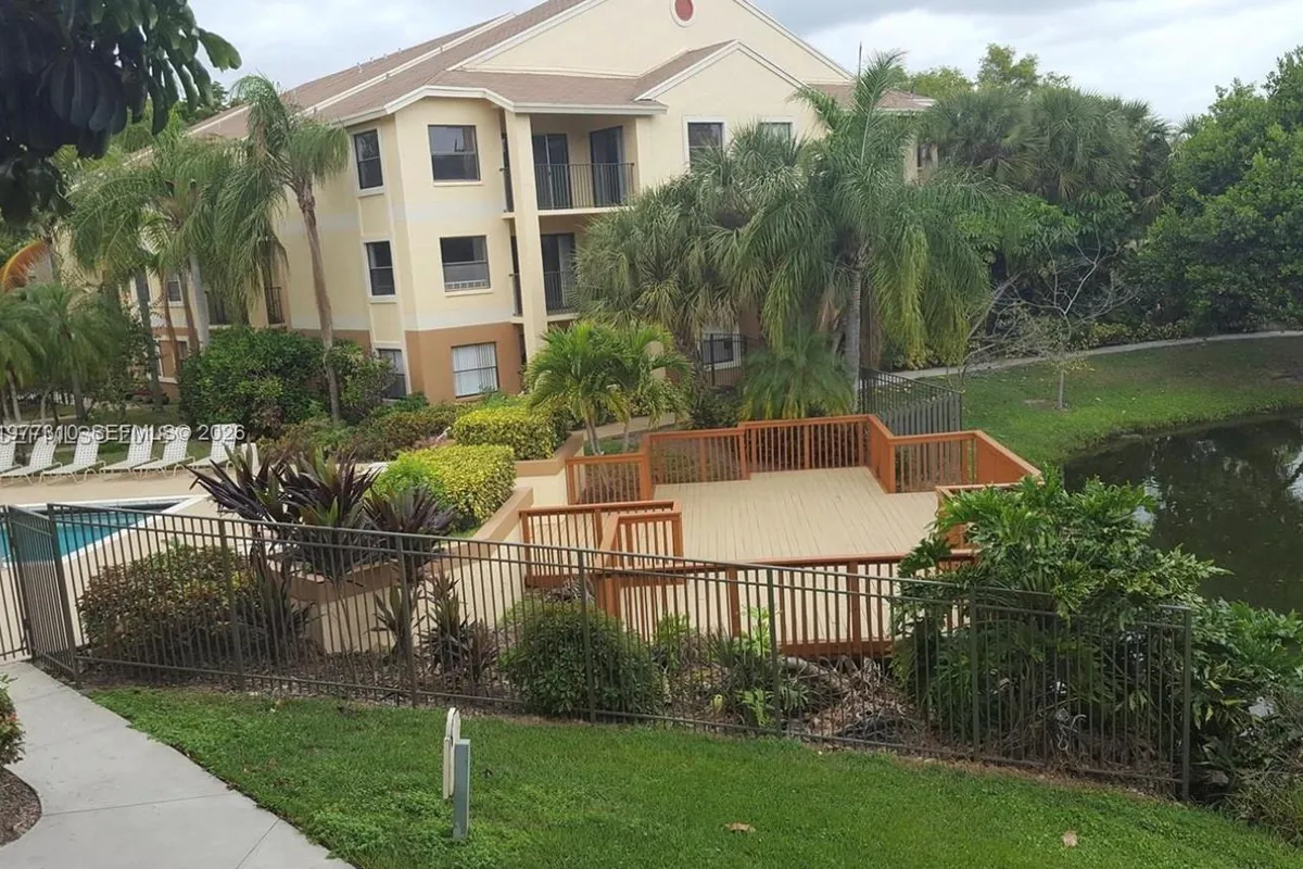 9999 Summerbreeze Dr # 420, Sunrise FL 33322