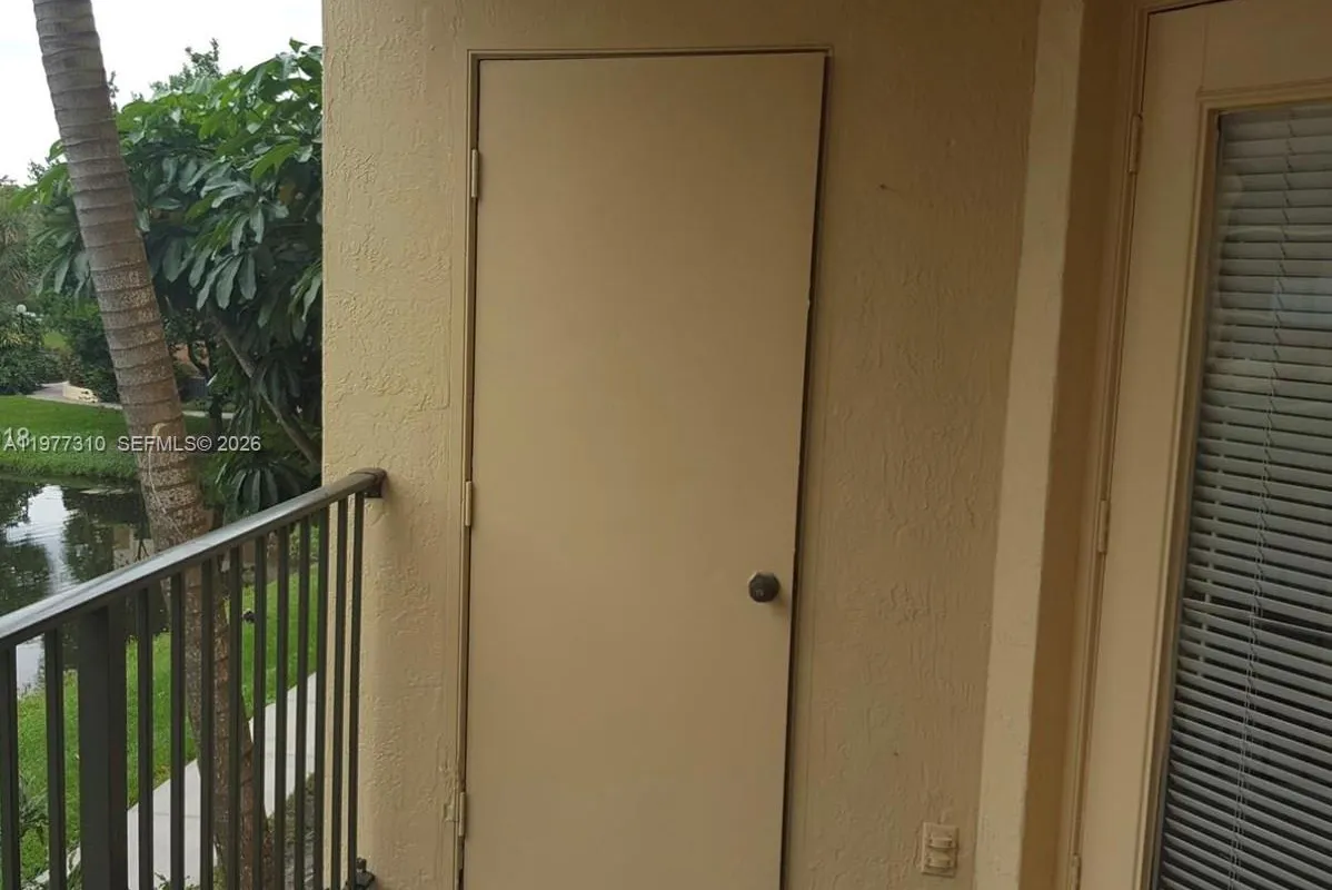 9999 Summerbreeze Dr # 420, Sunrise FL 33322