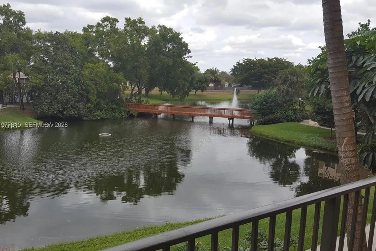 9999 Summerbreeze Dr # 420, Sunrise FL 33322