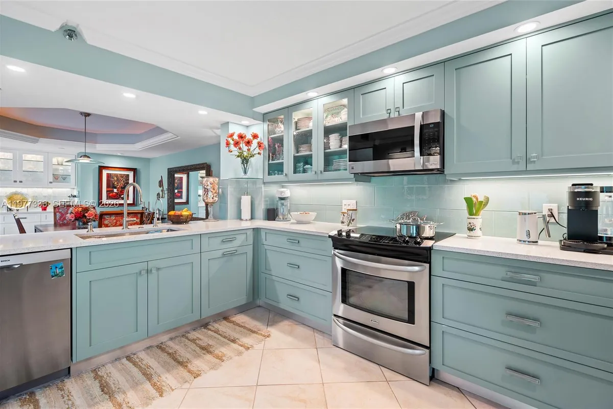 19670 Beach Rd, Tequesta FL 33469