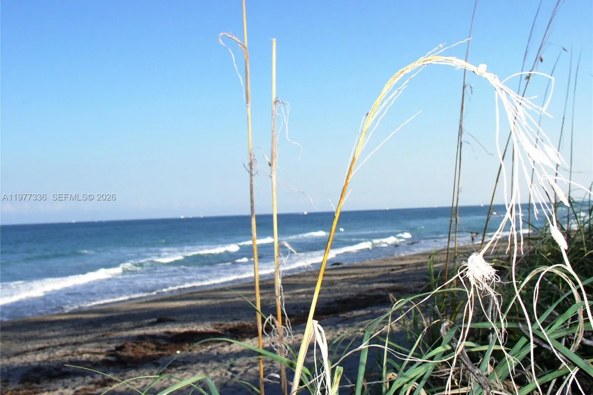 19670 Beach Rd, Tequesta FL 33469