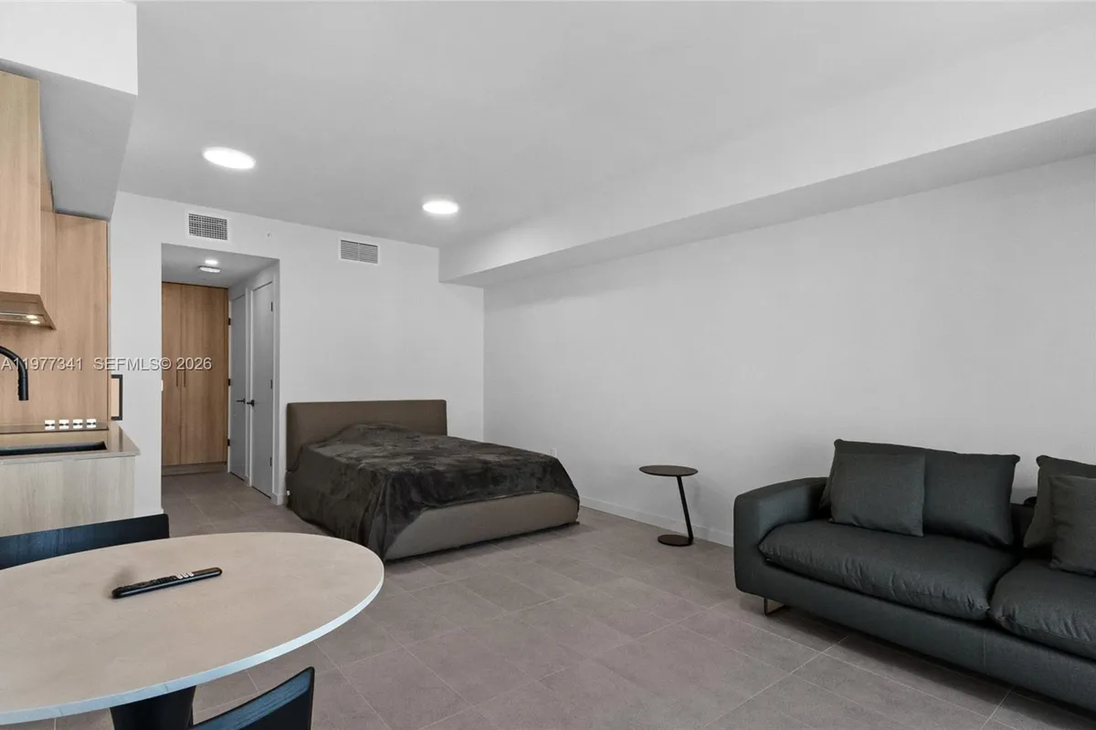 121 NE 5 ST # 1500, Miami FL 33132