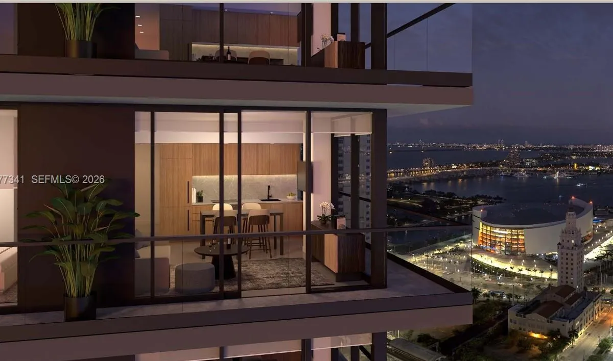 121 NE 5 ST # 1500, Miami FL 33132