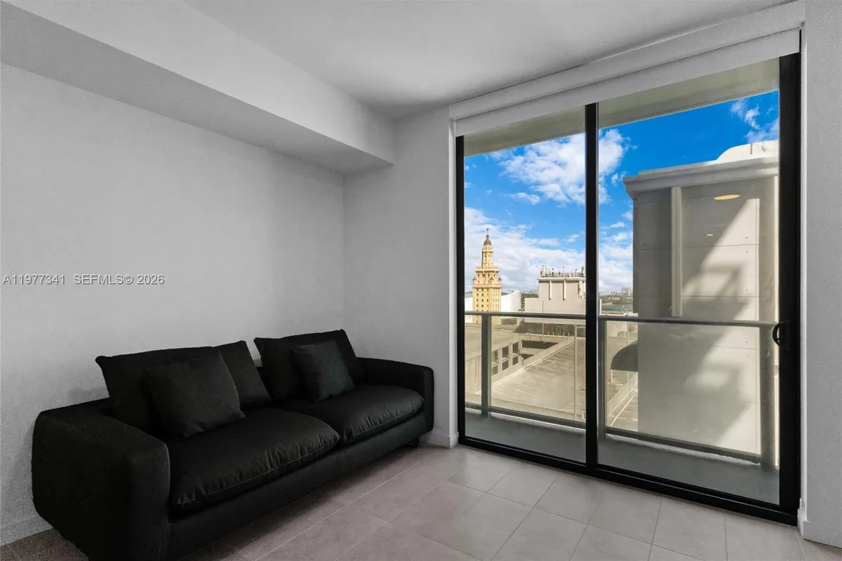 121 NE 5 ST # 1500, Miami FL 33132