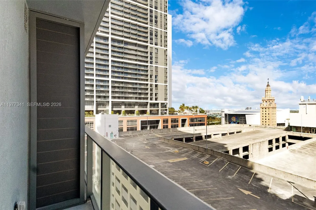 121 NE 5 ST # 1500, Miami FL 33132