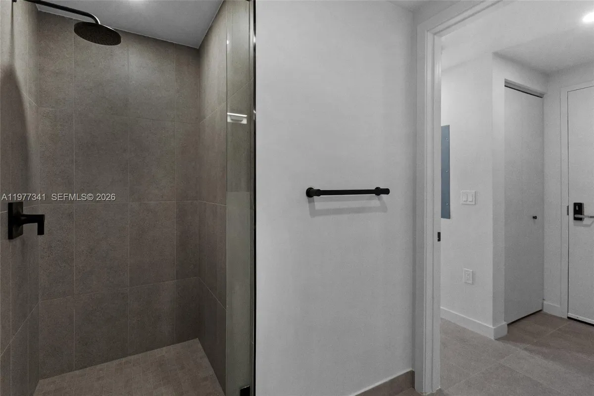 121 NE 5 ST # 1500, Miami FL 33132