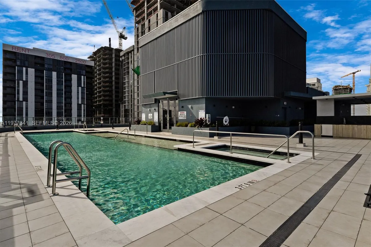 121 NE 5 ST # 1500, Miami FL 33132