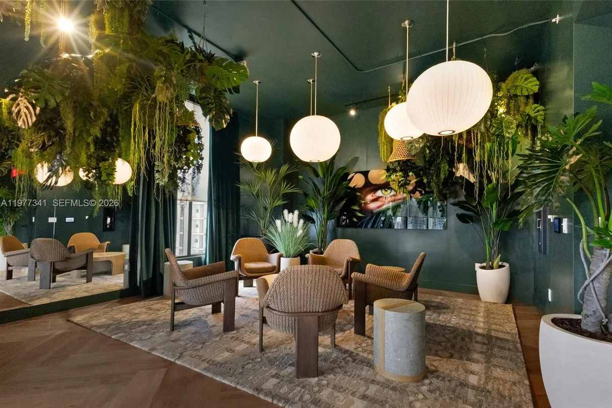 121 NE 5 ST # 1500, Miami FL 33132