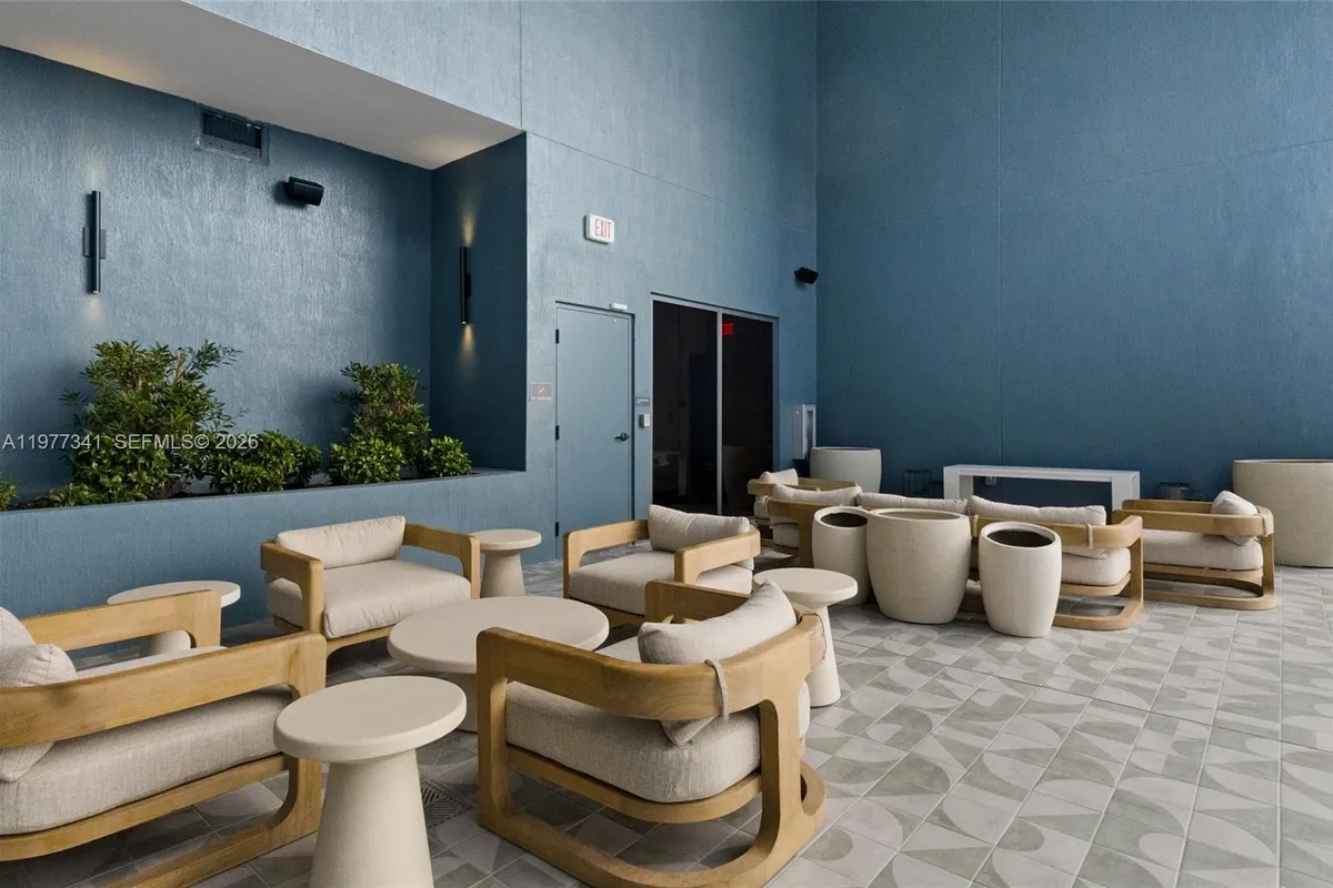 121 NE 5 ST # 1500, Miami FL 33132