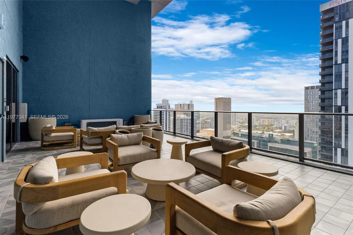 121 NE 5 ST # 1500, Miami FL 33132