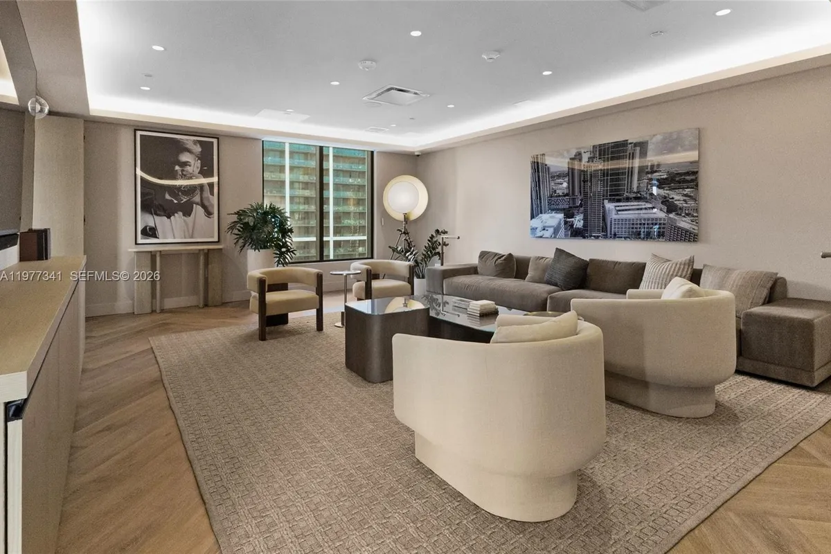 121 NE 5 ST # 1500, Miami FL 33132