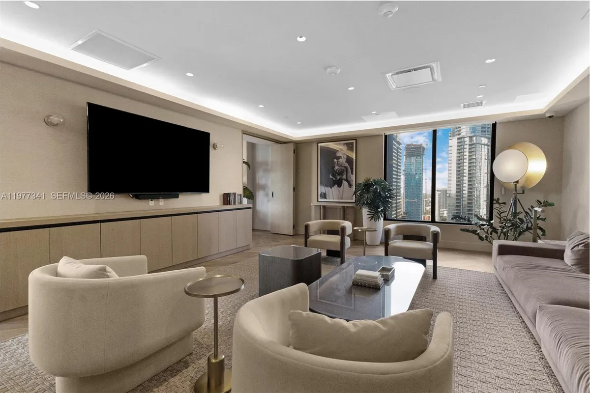 121 NE 5 ST # 1500, Miami FL 33132