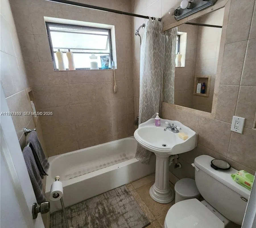 1820 Coolidge St, Hollywood FL 33020