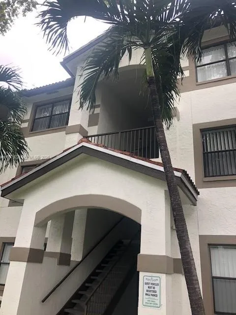 550 S Park Rd # 8, Hollywood FL 33021