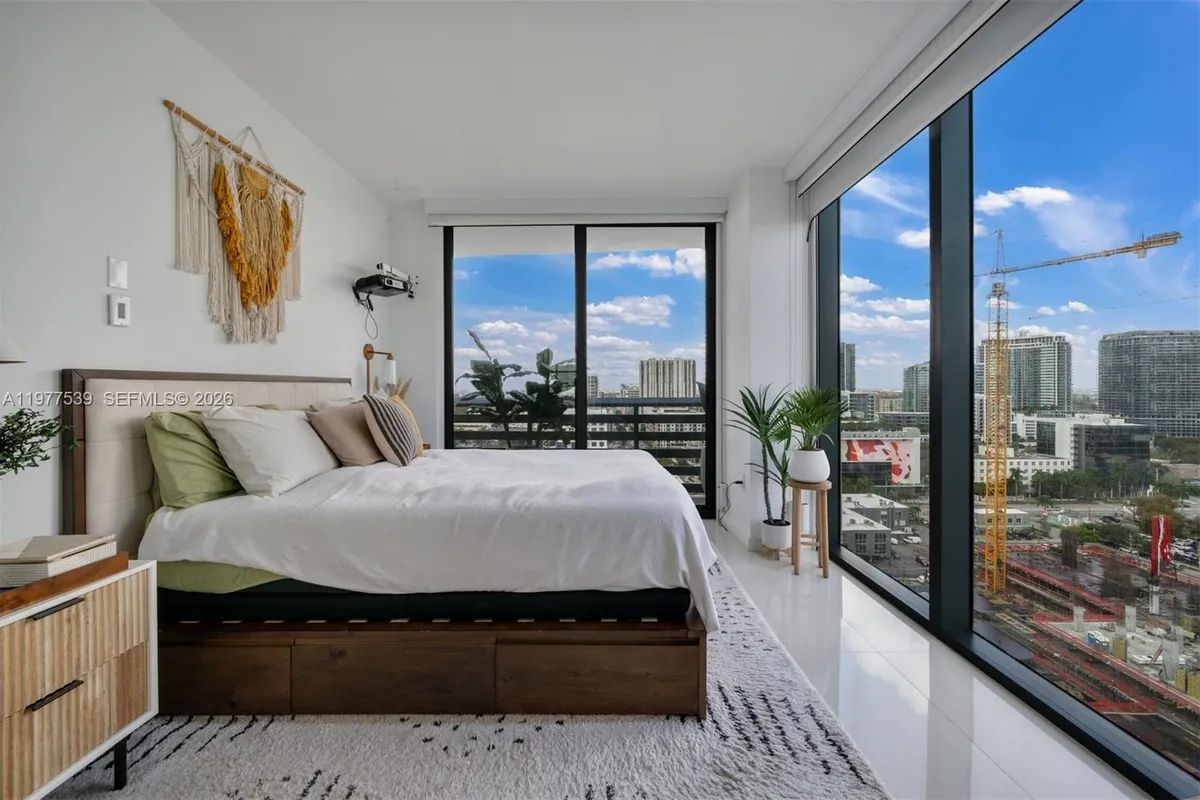 460 NE 28th St # 1901, Miami FL 33137