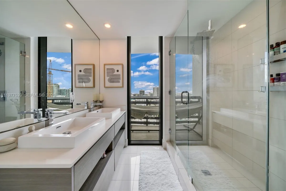 460 NE 28th St # 1901, Miami FL 33137