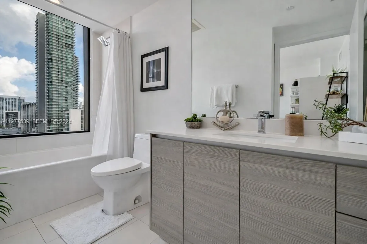 460 NE 28th St # 1901, Miami FL 33137