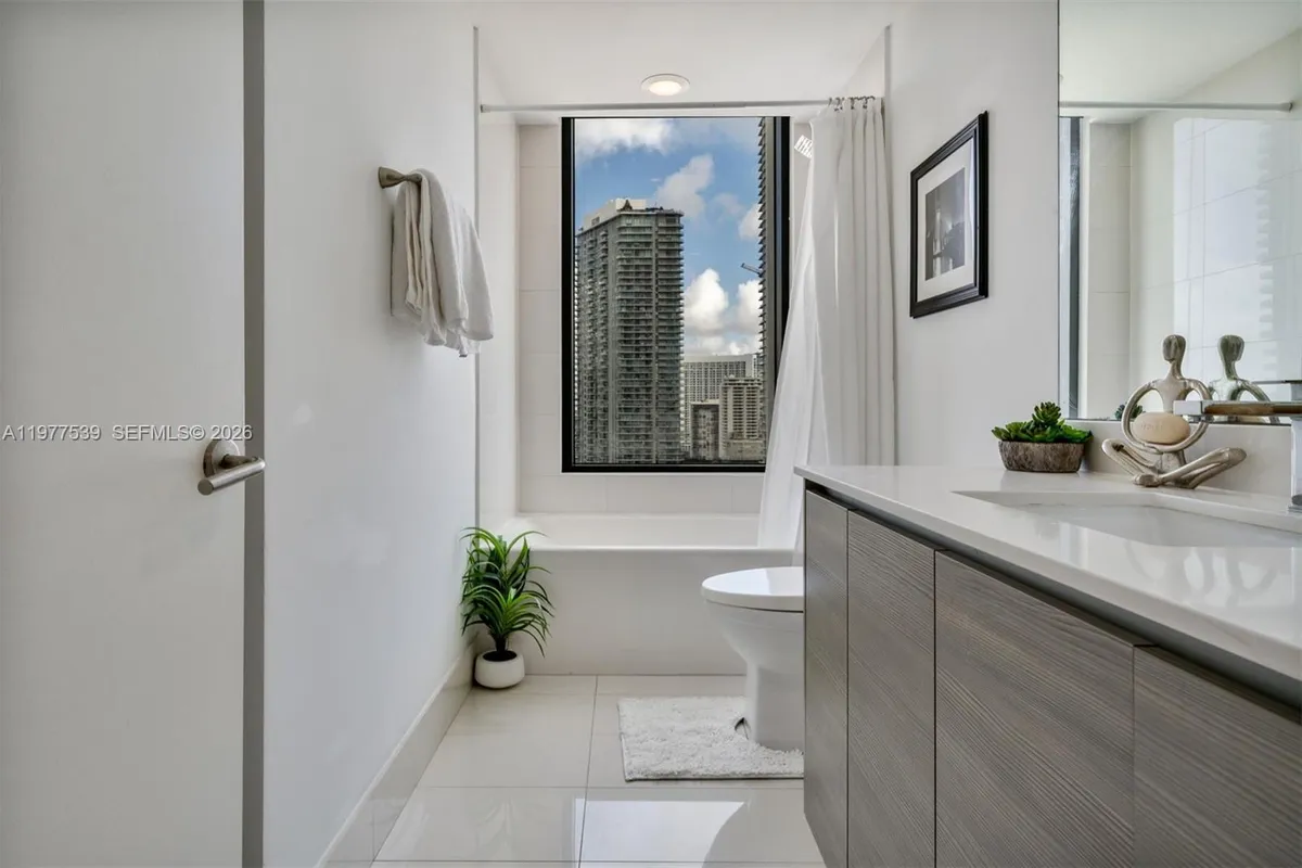 460 NE 28th St # 1901, Miami FL 33137