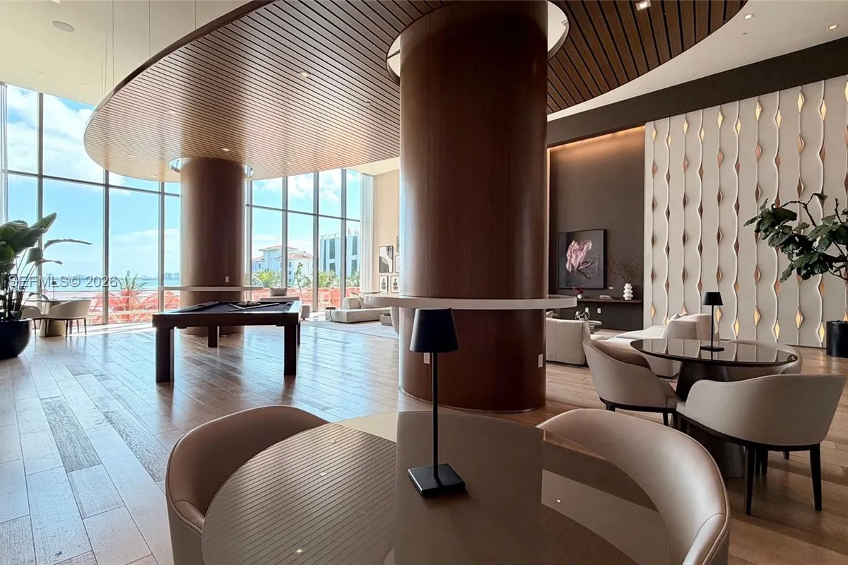 460 NE 28th St # 1901, Miami FL 33137