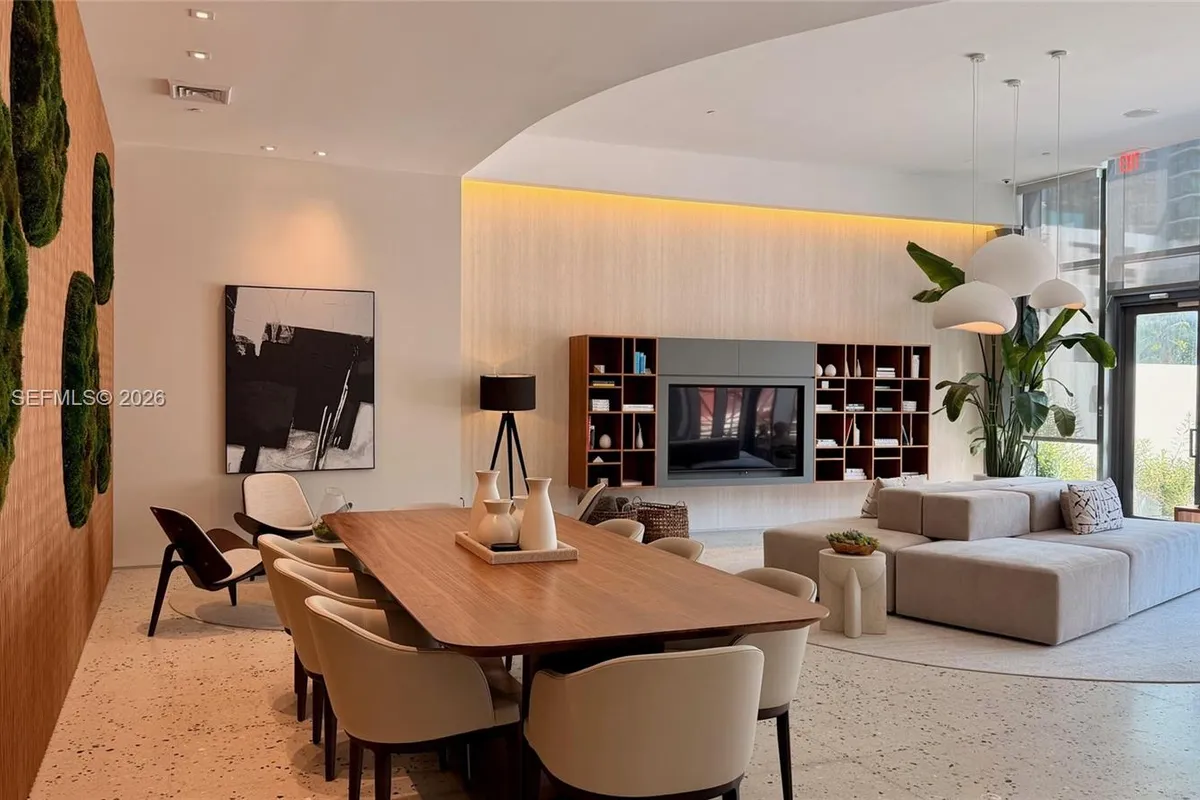 460 NE 28th St # 1901, Miami FL 33137