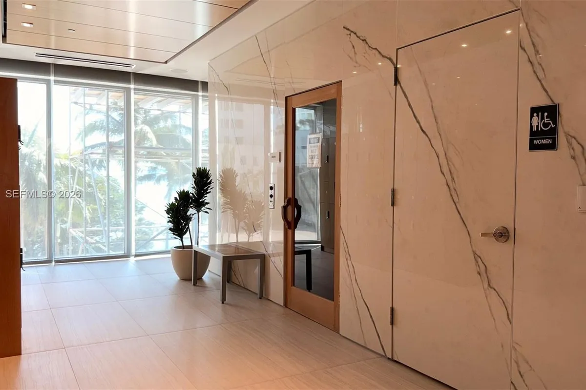 460 NE 28th St # 1901, Miami FL 33137