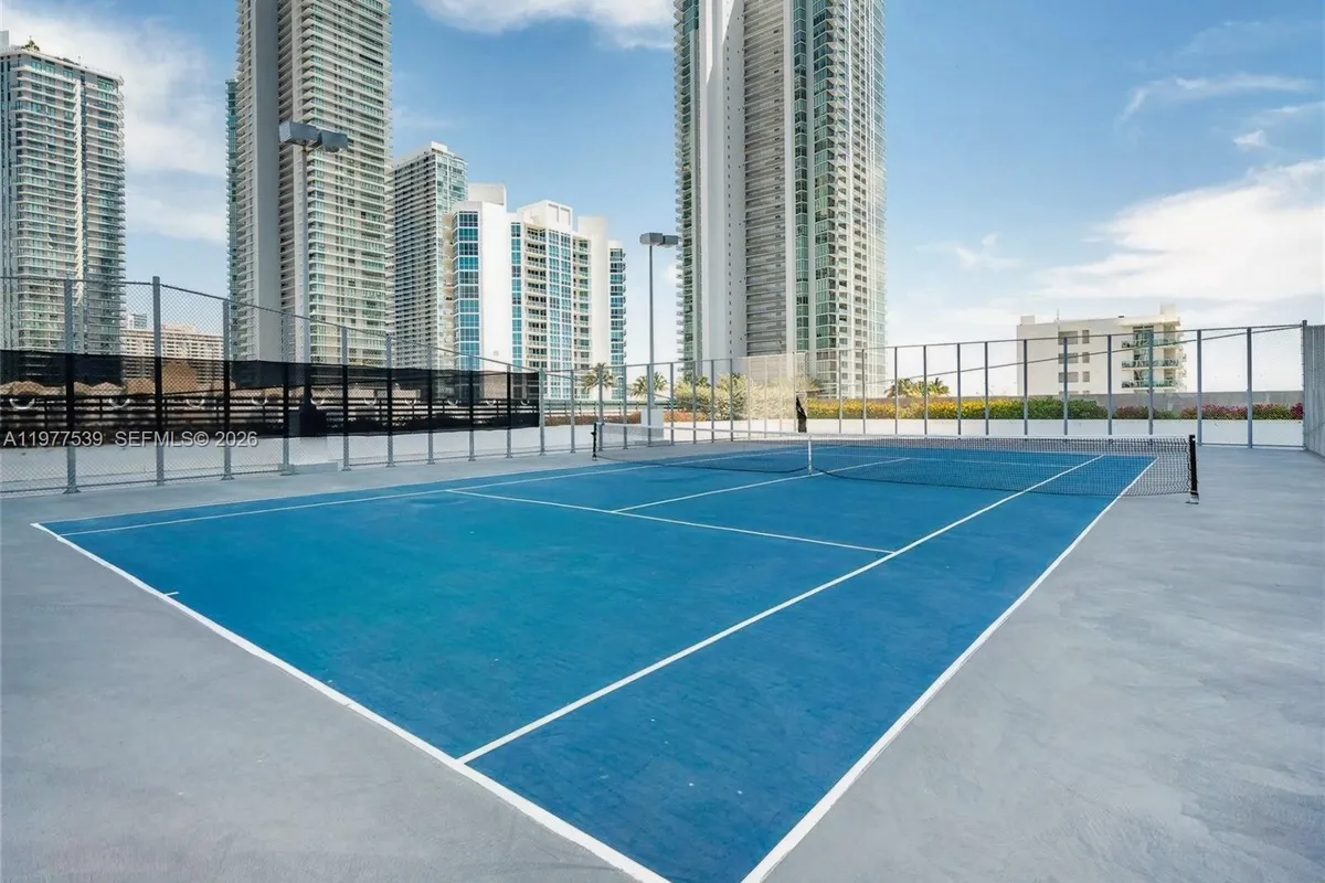 460 NE 28th St # 1901, Miami FL 33137