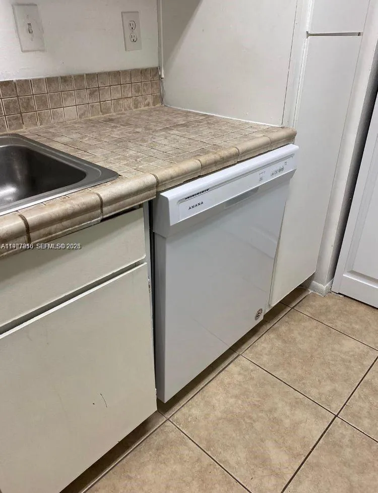 3948 NW 87th Ave # 3948, Sunrise FL 33351