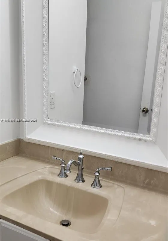 3948 NW 87th Ave # 3948, Sunrise FL 33351