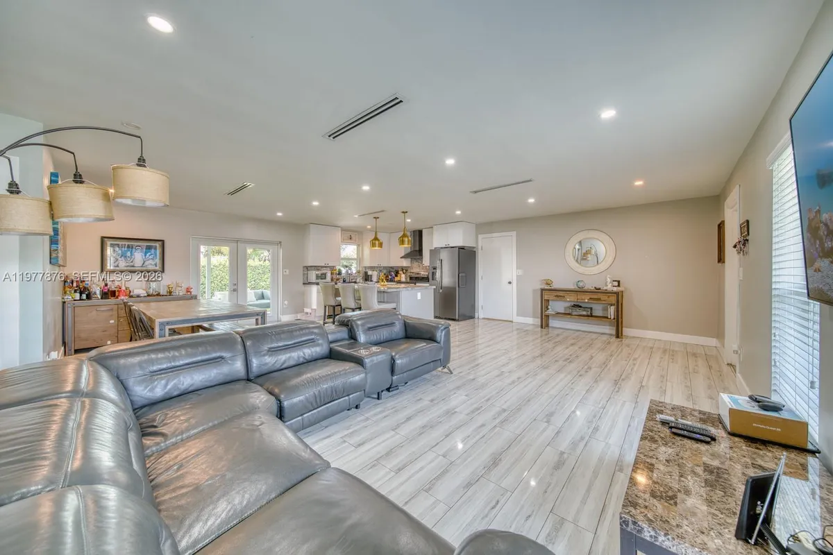 9104 SW 180th St, Palmetto Bay FL 33157