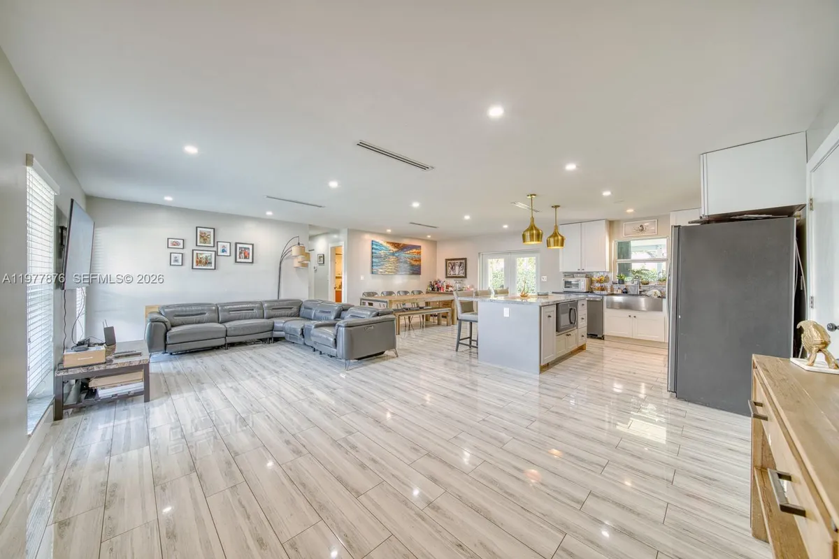 9104 SW 180th St, Palmetto Bay FL 33157