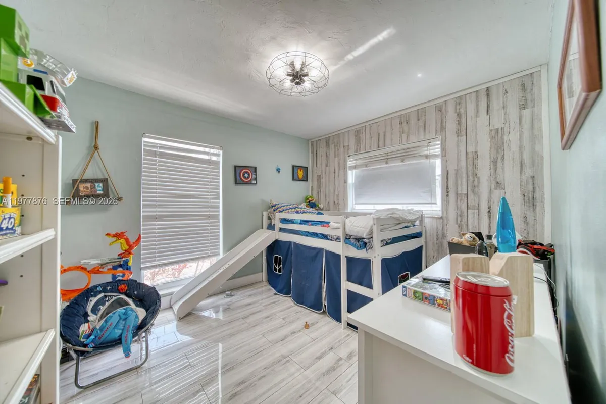 9104 SW 180th St, Palmetto Bay FL 33157