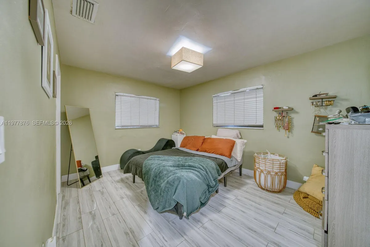 9104 SW 180th St, Palmetto Bay FL 33157