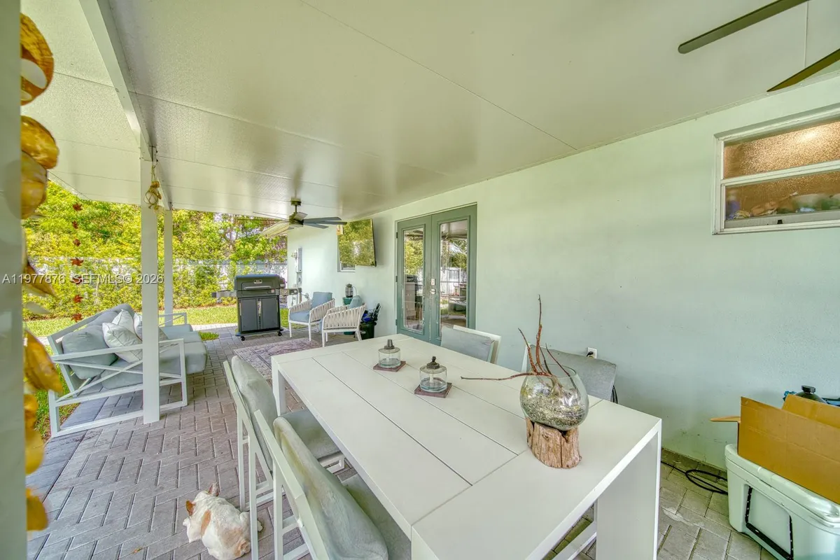 9104 SW 180th St, Palmetto Bay FL 33157