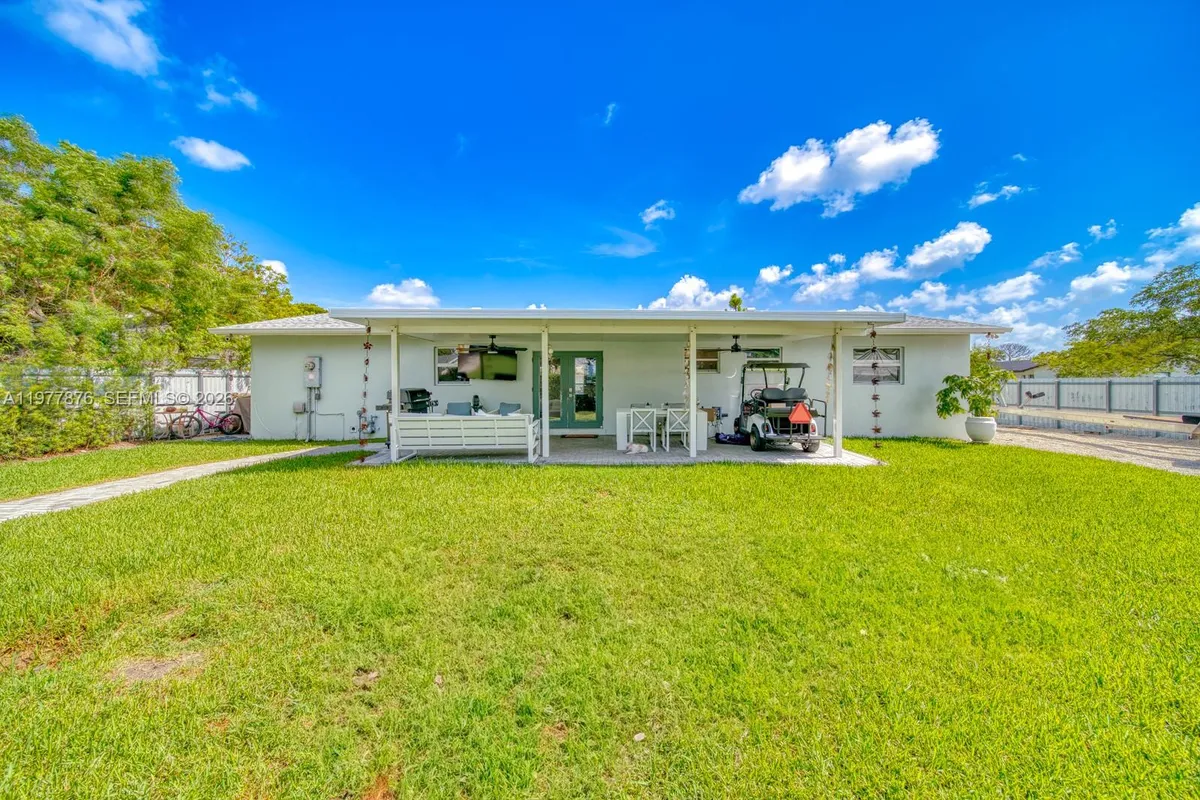 9104 SW 180th St, Palmetto Bay FL 33157