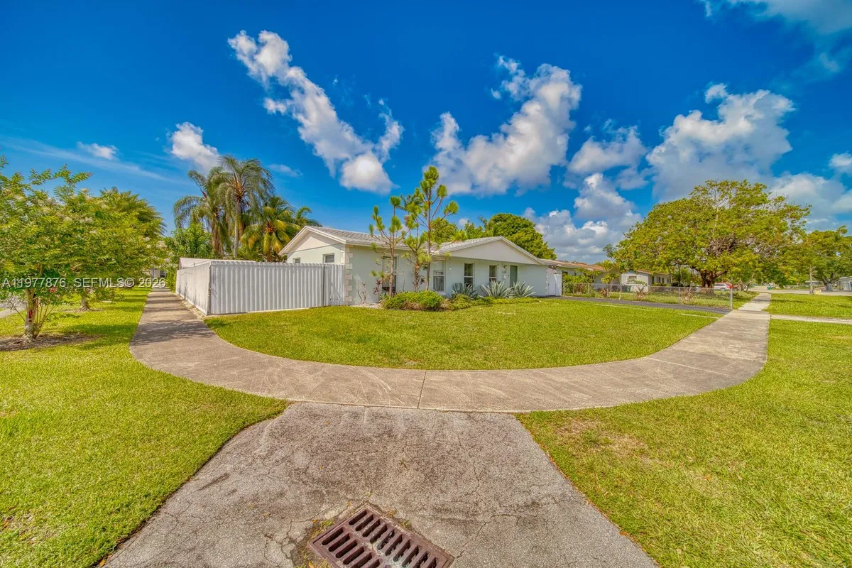 9104 SW 180th St, Palmetto Bay FL 33157