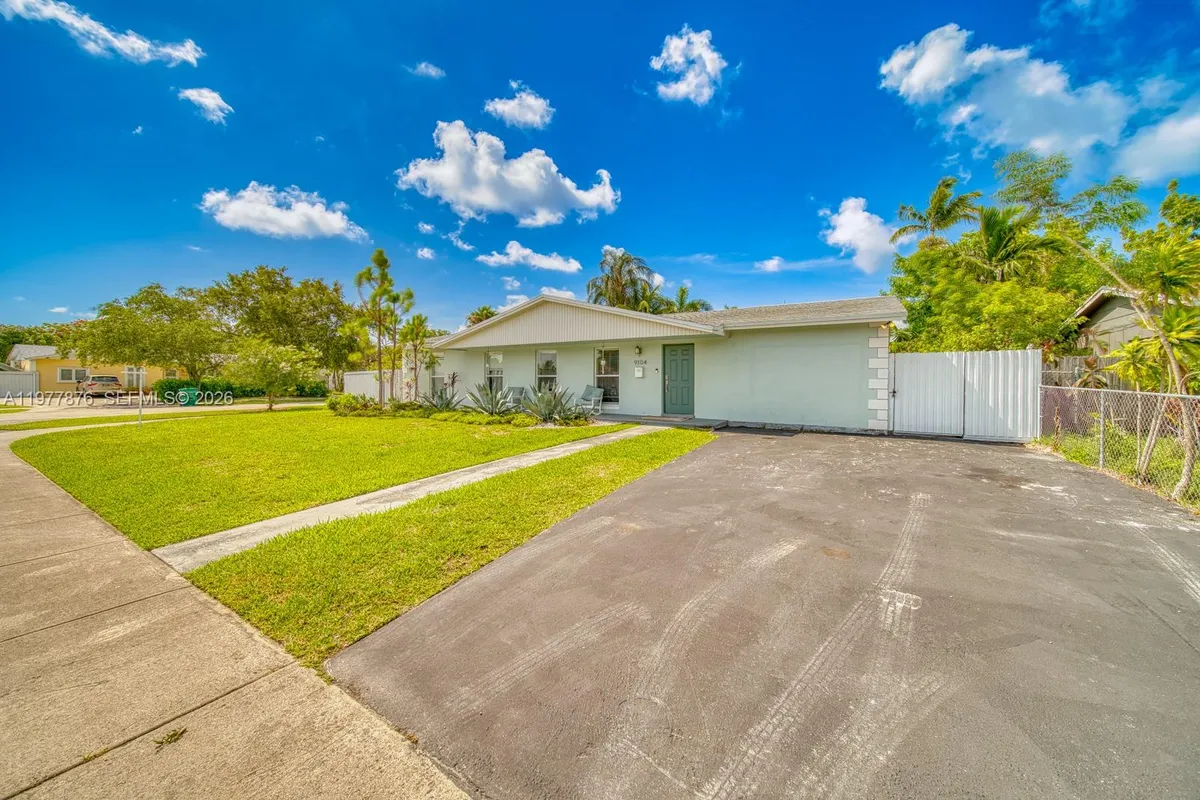 9104 SW 180th St, Palmetto Bay FL 33157