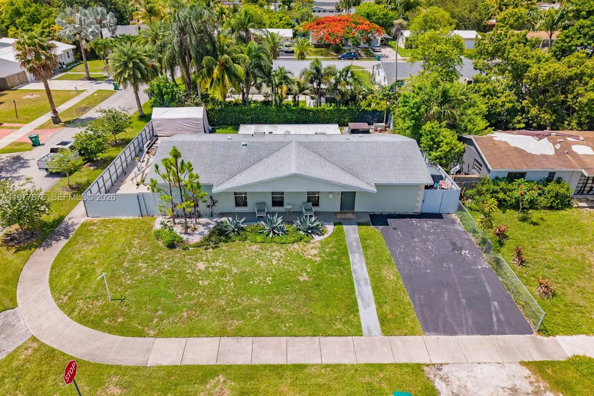 9104 SW 180th St, Palmetto Bay FL 33157