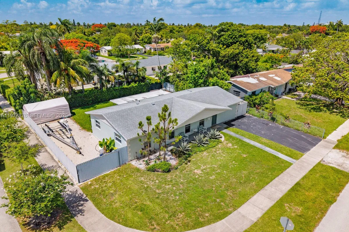 9104 SW 180th St, Palmetto Bay FL 33157