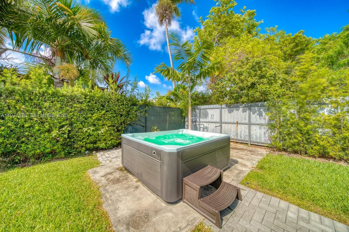 9104 SW 180th St, Palmetto Bay FL 33157