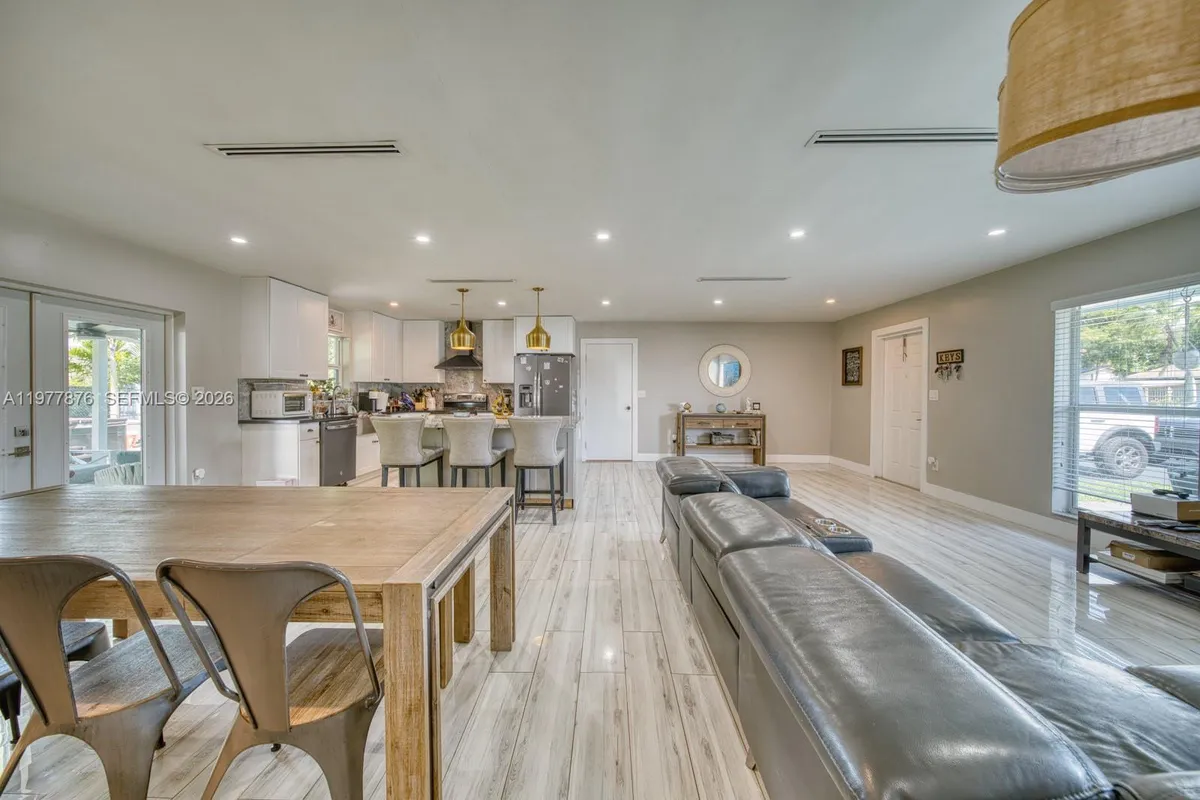 9104 SW 180th St, Palmetto Bay FL 33157