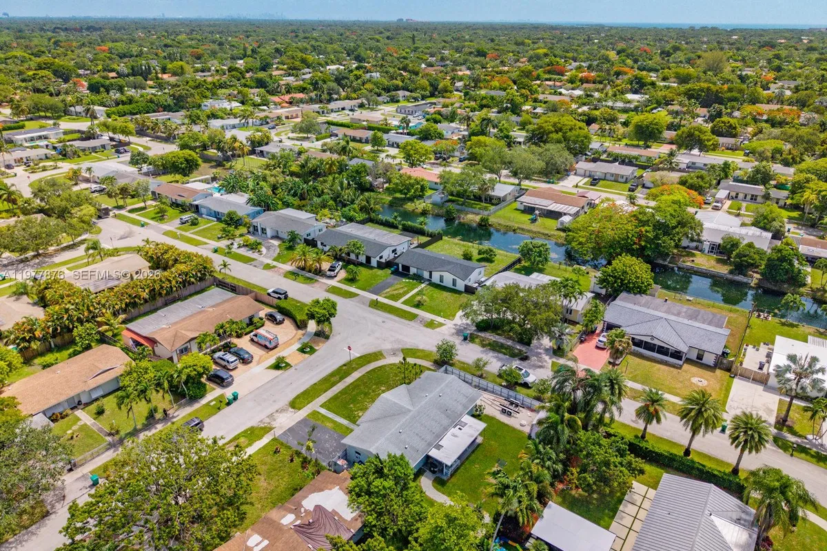 9104 SW 180th St, Palmetto Bay FL 33157