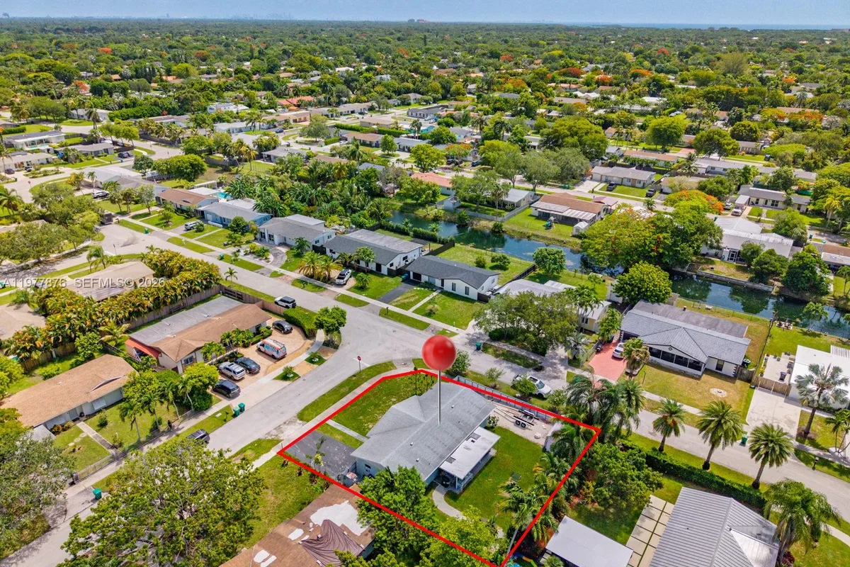 9104 SW 180th St, Palmetto Bay FL 33157