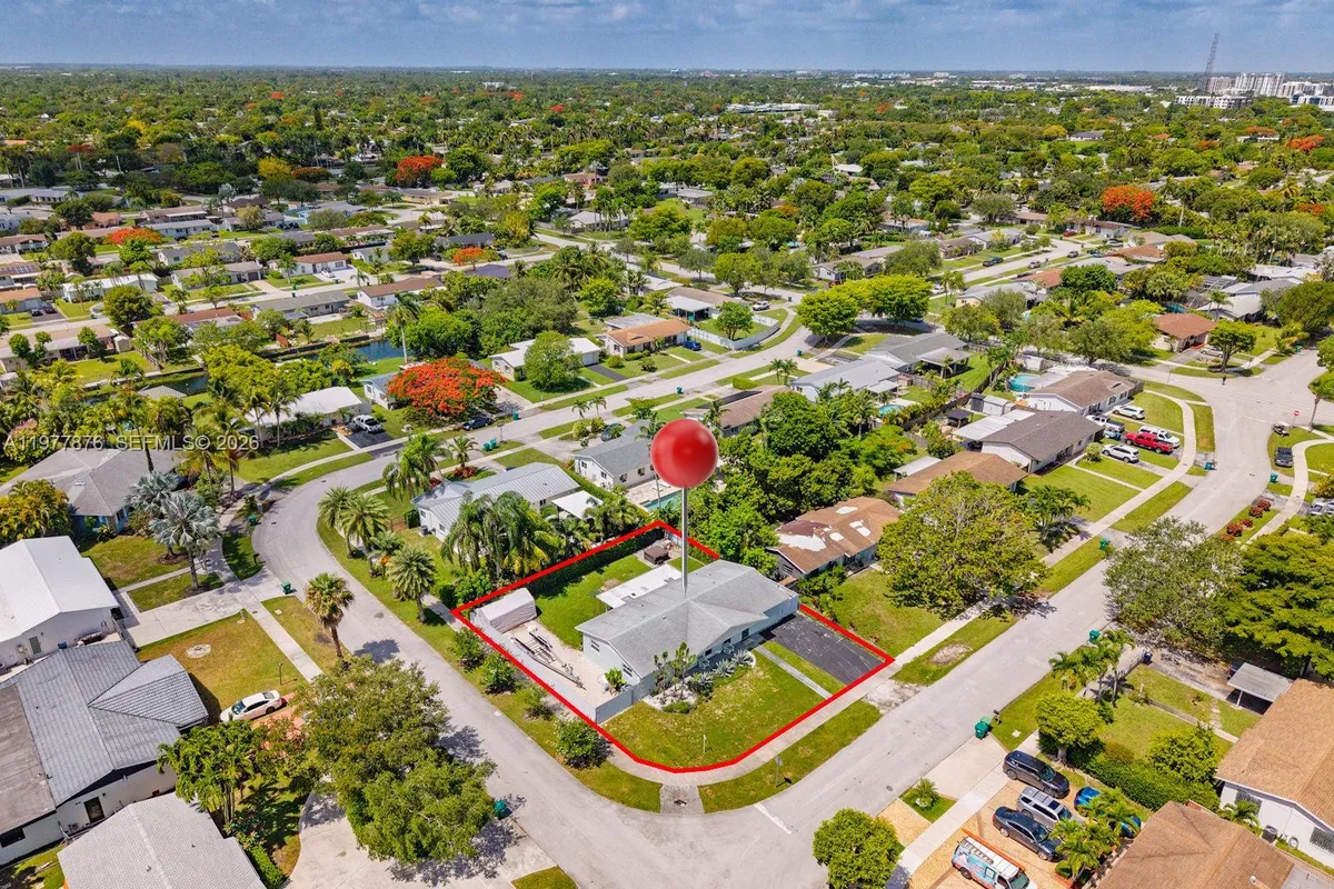 9104 SW 180th St, Palmetto Bay FL 33157