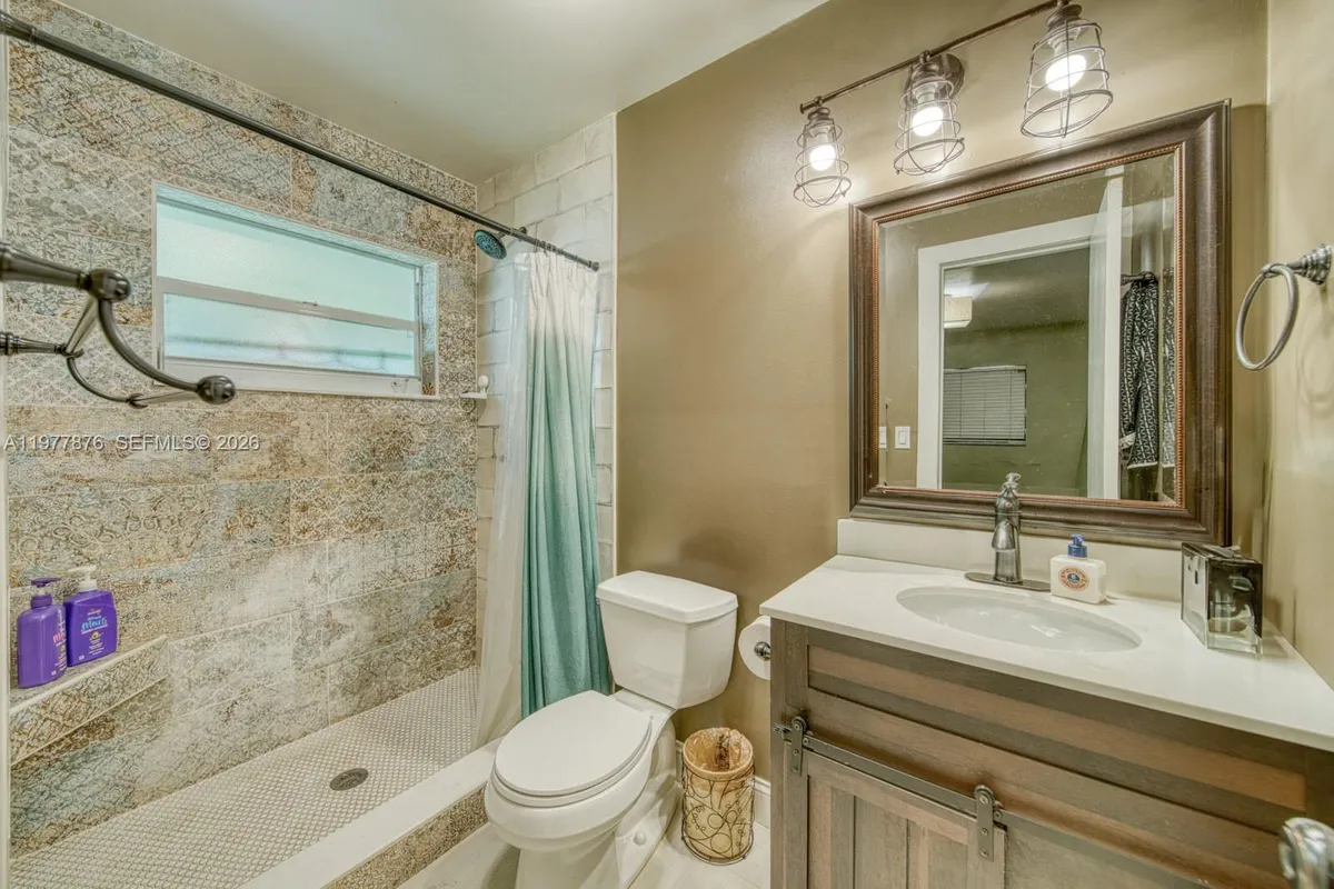 9104 SW 180th St, Palmetto Bay FL 33157