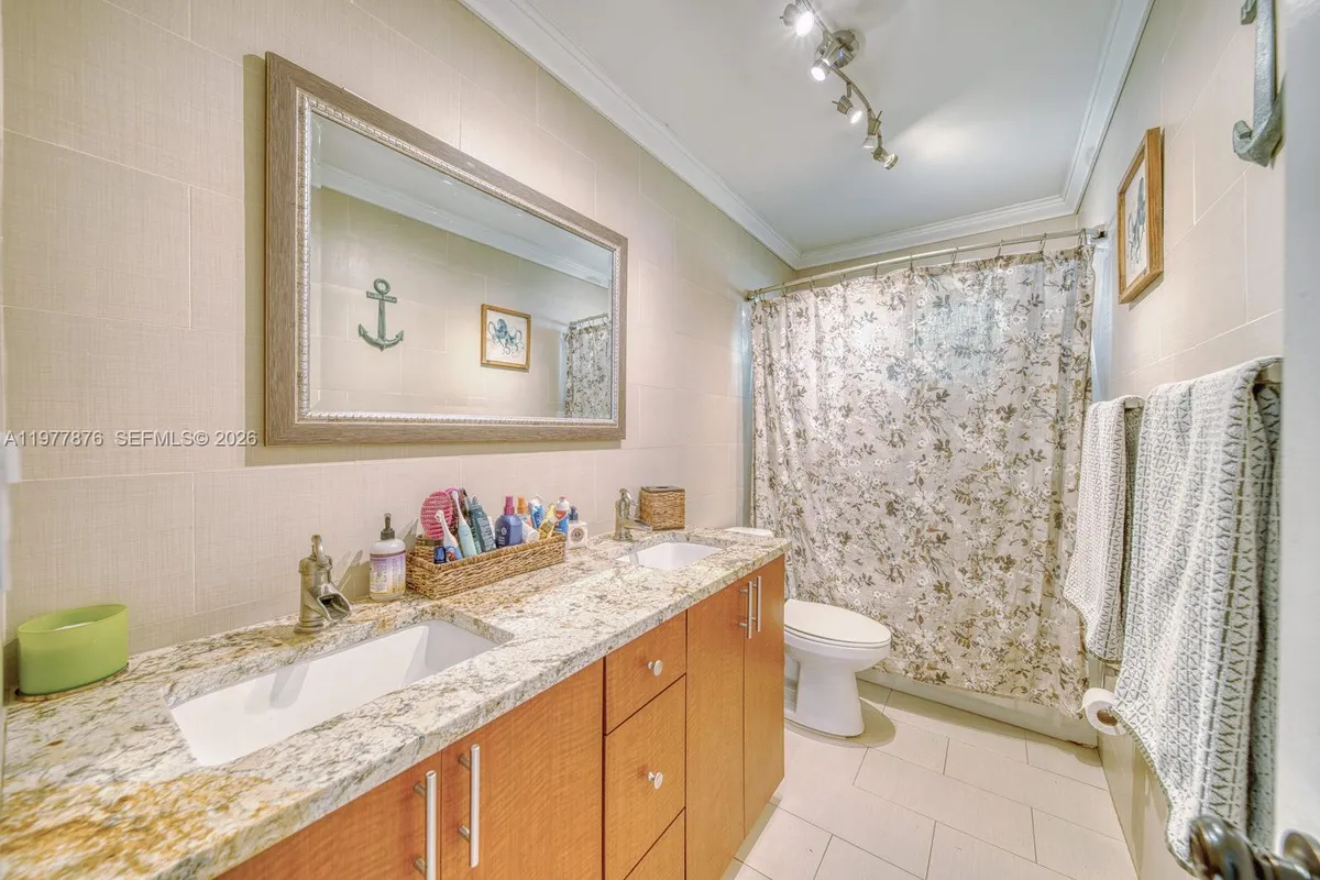 9104 SW 180th St, Palmetto Bay FL 33157