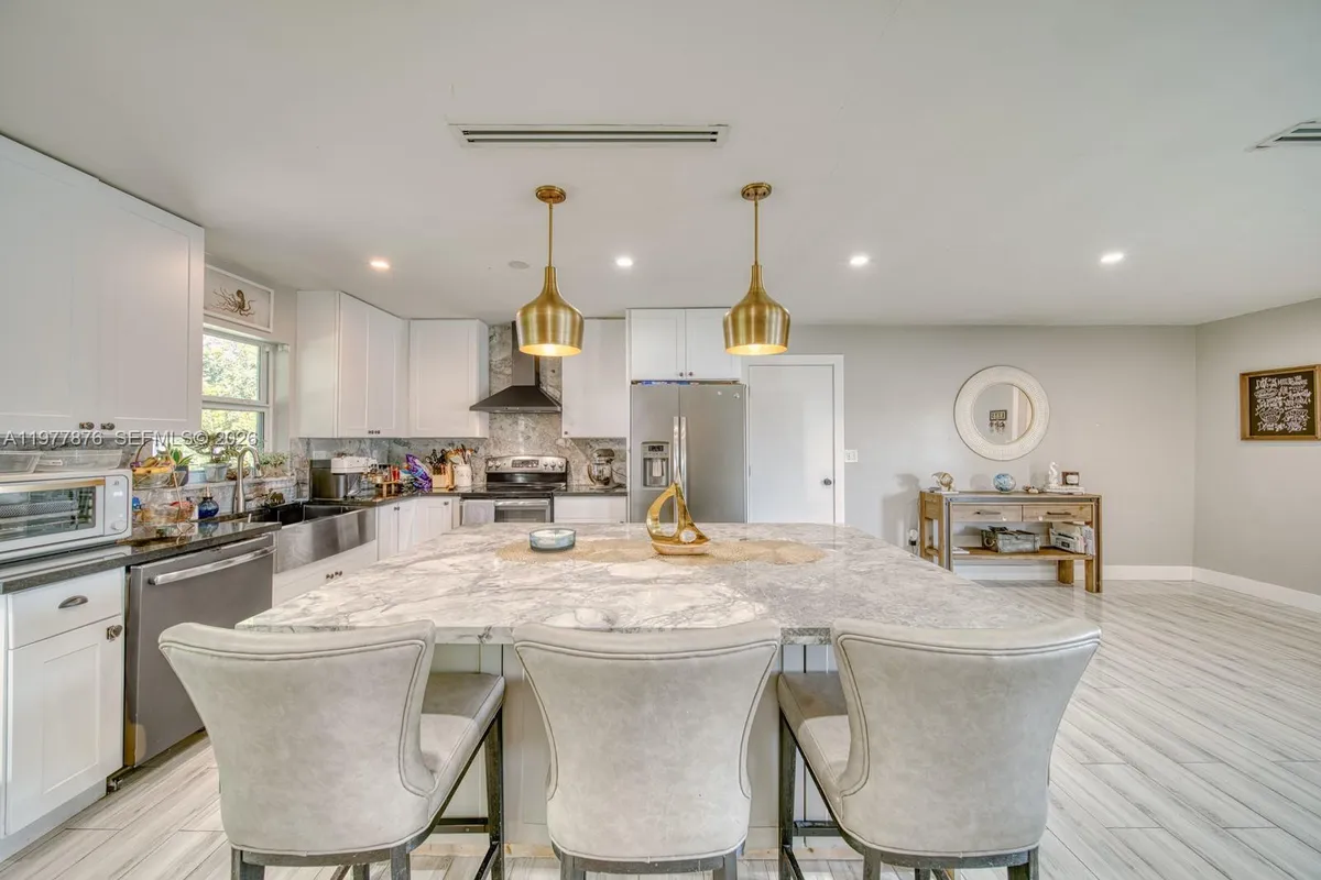 9104 SW 180th St, Palmetto Bay FL 33157