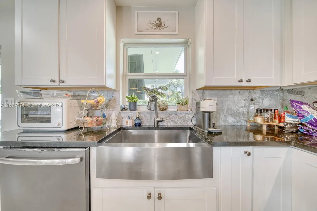 9104 SW 180th St, Palmetto Bay FL 33157