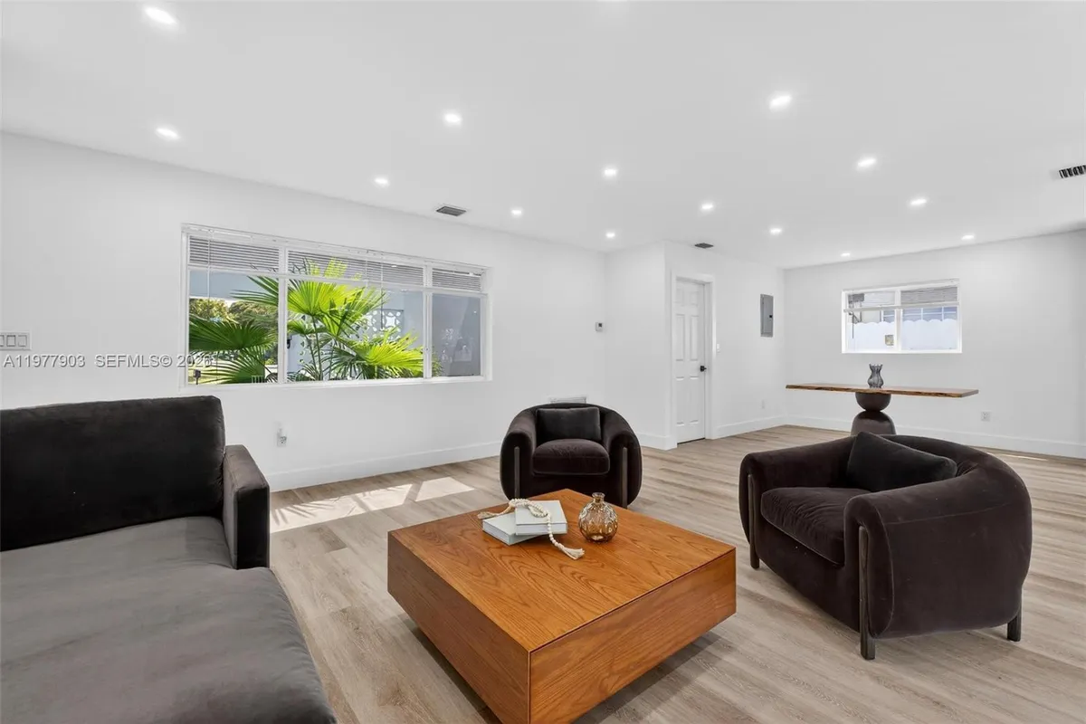 6621 Ficus Dr, Miramar FL 33023