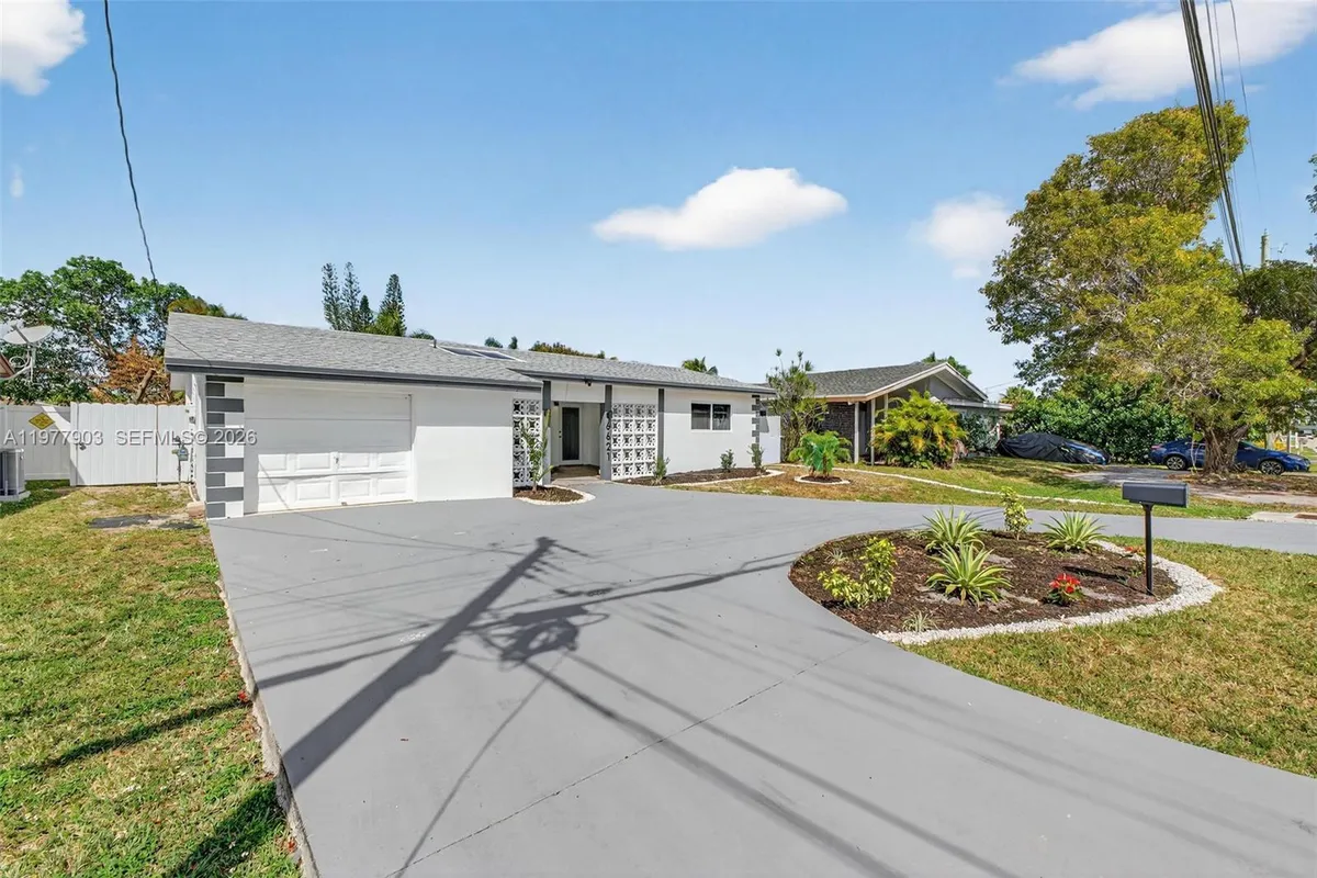 6621 Ficus Dr, Miramar FL 33023