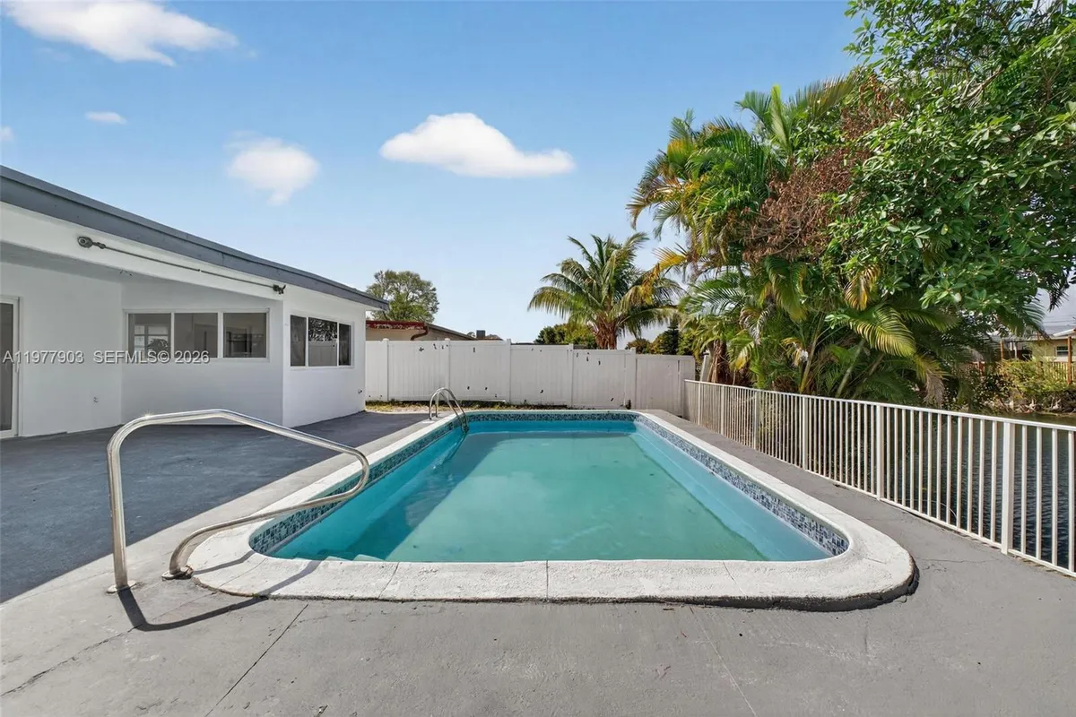 6621 Ficus Dr, Miramar FL 33023